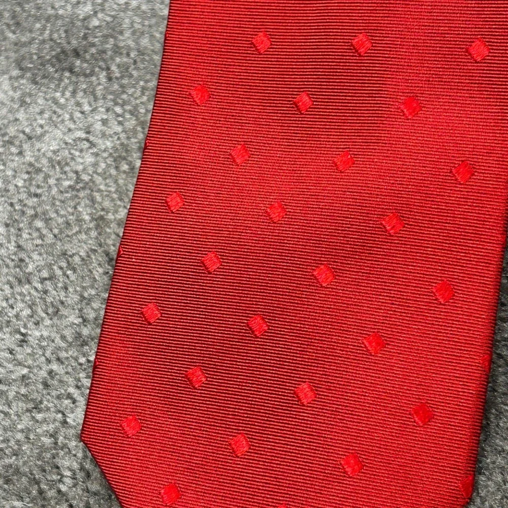 Brooks Brothers  Made in USA Pure Silk Tie Mens OS Red Diamond Material England